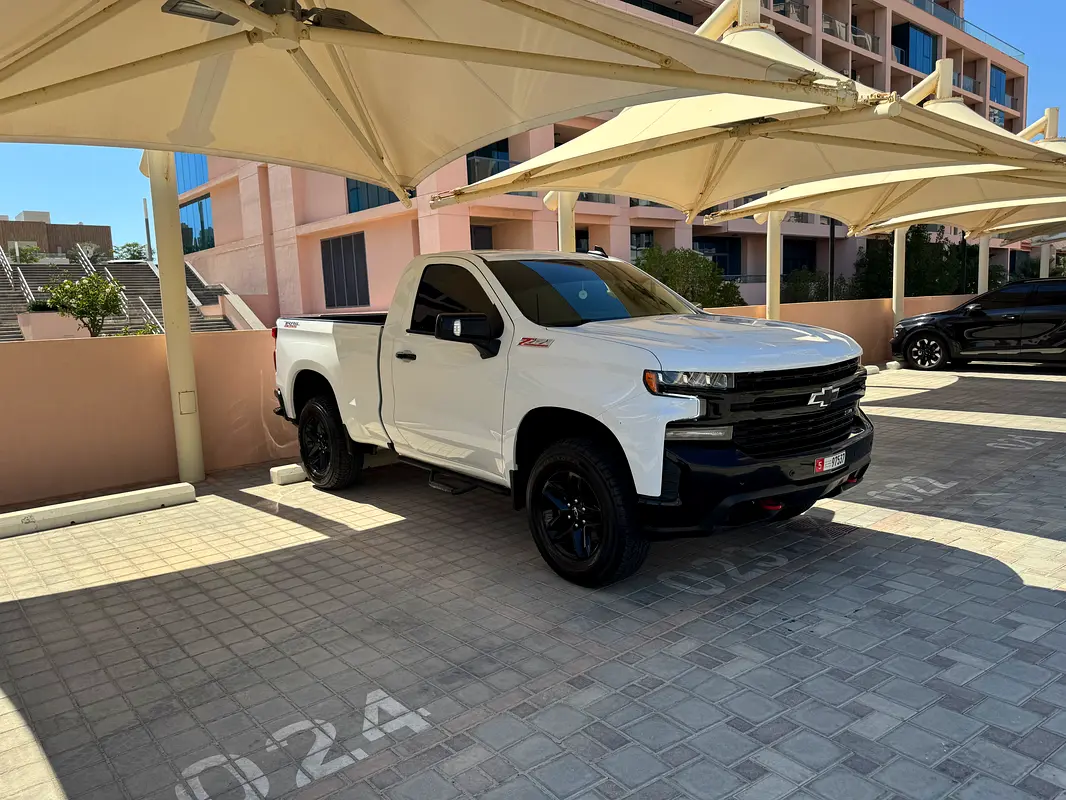 Chevrolet Silverado 1500 2021 — photo 1 of 18