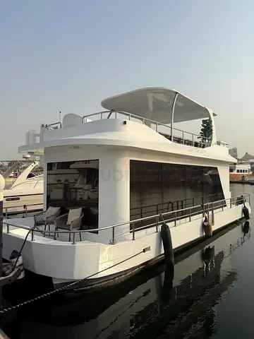 House boat
