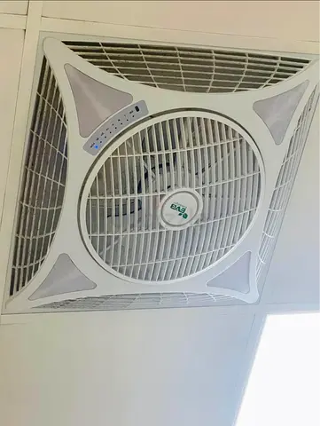 Ceiling-mounted cassette exhaust fan - used, working condition with LED Light and remote.