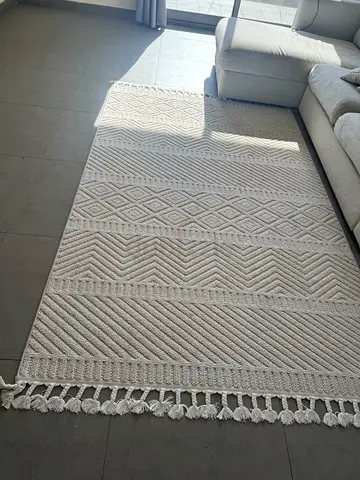 Light beige textured runner rug with tassel edges - 150x280