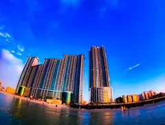 Direct sea view - Central air conditioning - Built-in storage - Parking
