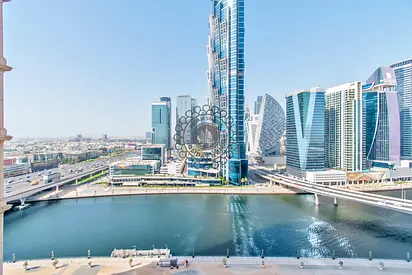 Stunning Canal View 1BR Apartment | Bills Included