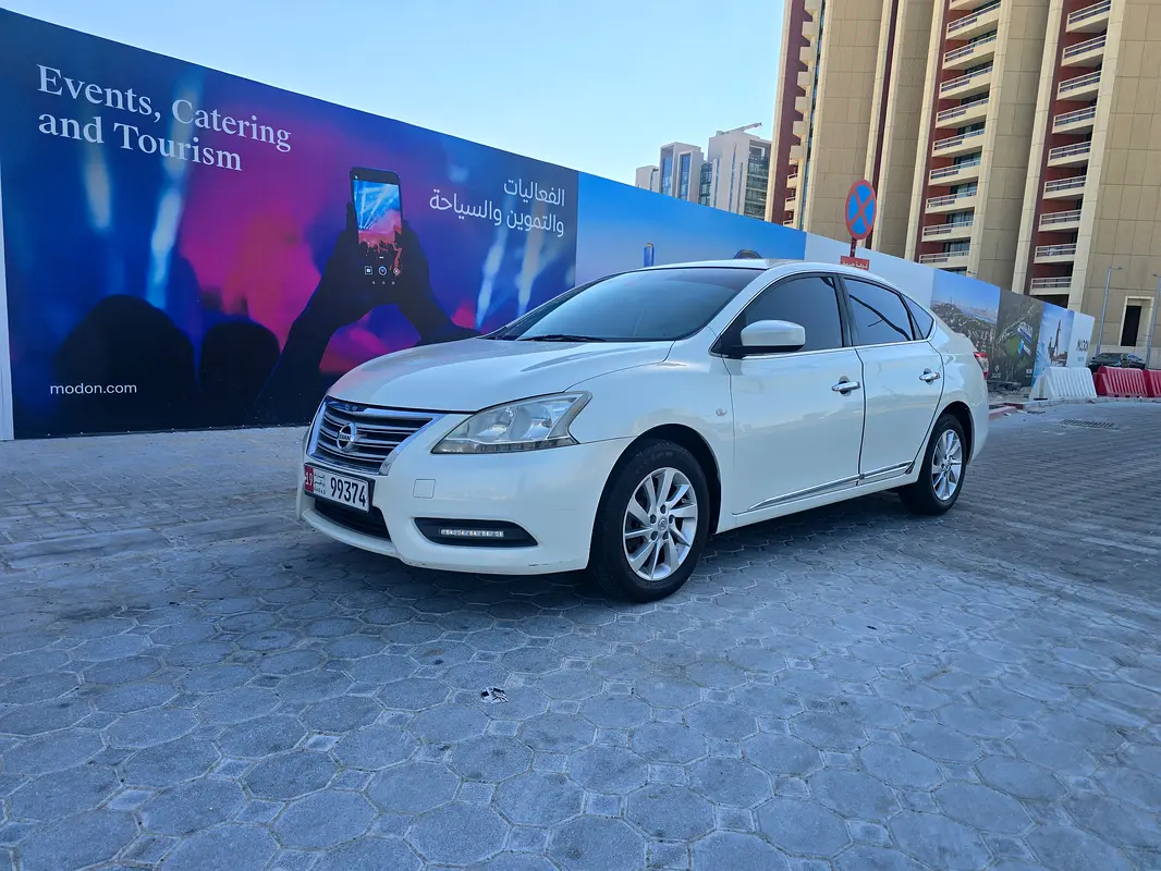 Nissan Sentra 2019 — photo 1 of 12