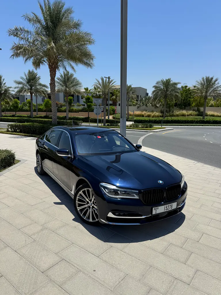 BMW 7-Series 2016 — photo 1 of 19