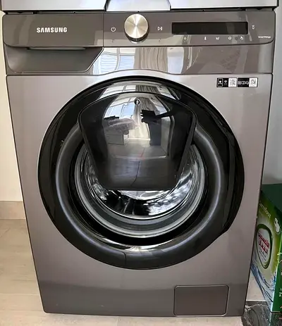 Samsung 10kg New model Dor in Dor Washing machine. With WiFi Contact. Price 1350