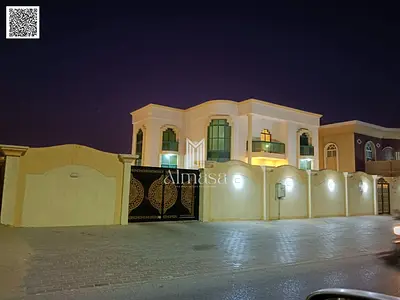 For sale: Residential/commercial villa on a main street, 10,000 sq ft, with an external annex.