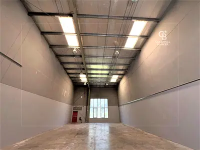High ceiling | Storage warehouse | Ready to move