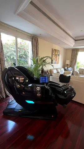 Full-body Electric Massage Chair in Excellent Condition