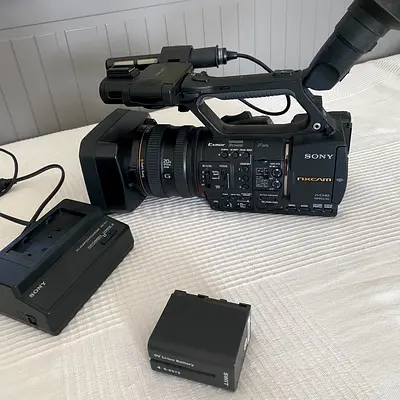 Sony HXR-NX5E AVCHD Professional Camcorder with heavy duty battery.