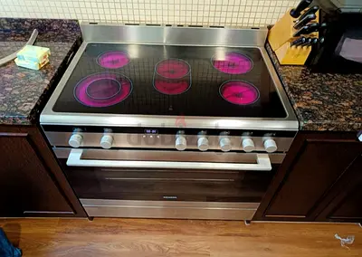 Selling Siemens 5 Hobs Full Electric Ceramic Cooker Range Size 90×60 cm