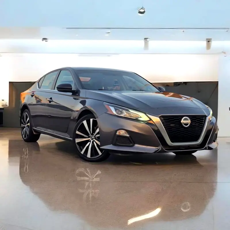 Nissan Altima 2019 — photo 1 of 20