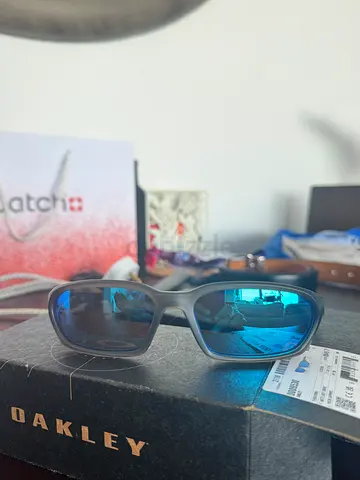 Oakley polarized sunglasses with blue mirrored lenses - new never used
