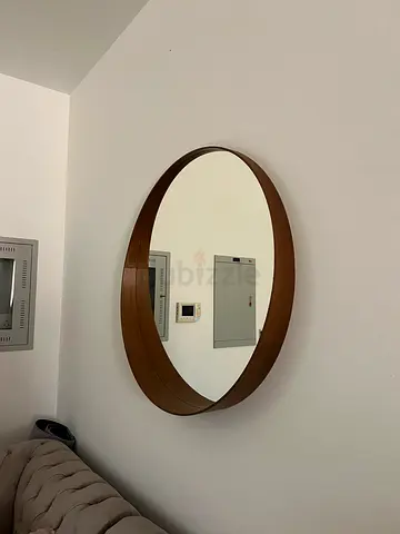 Round wall mirror
