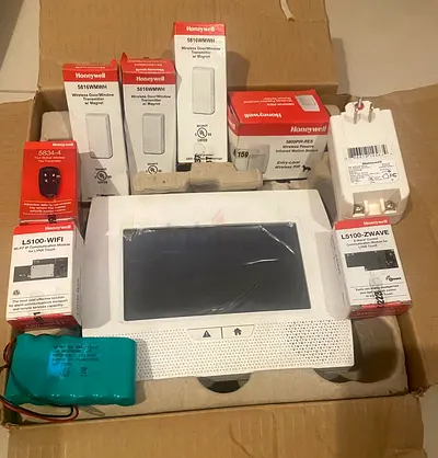 Honeywell home security system Lynx Touch L7000