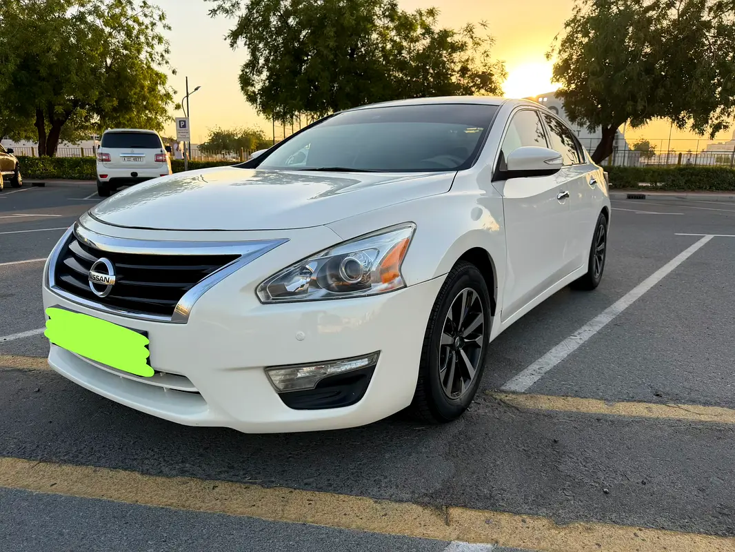 Nissan Altima 2016 — photo 1 of 17