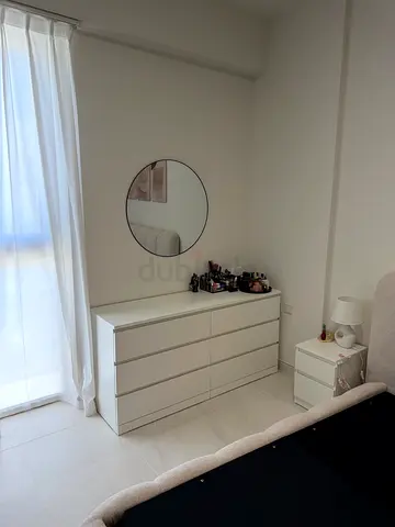 White 6-Drawer Dresser in Good Condition