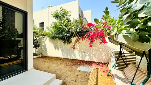 فاخرة مفروشة بالكامل | 3 غرف نوم + غرفة خادمة | شاغرة وجاهزة للانتقال
