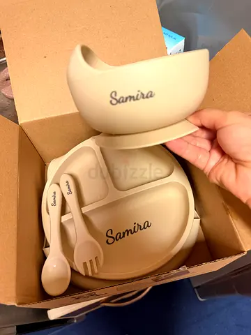 Giving away for free a children’s tableware set with the name “Samira”