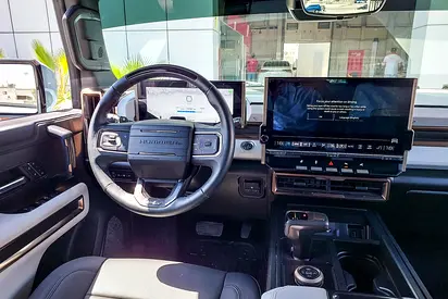 2025 GMC HUMMER — фото 10