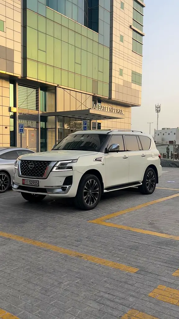 Nissan Patrol 2015 — photo 1 of 12