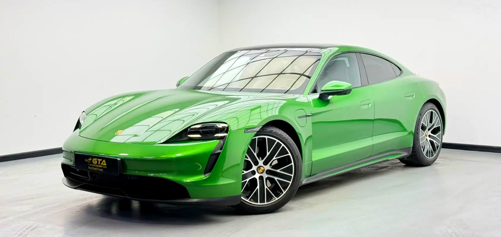Porsche Taycan 2022 — photo 1 of 17