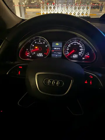 2015 AUDI Q7 — миниатюра 12