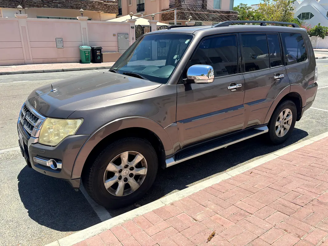 Mitsubishi Pajero 2015 — photo 1 of 7