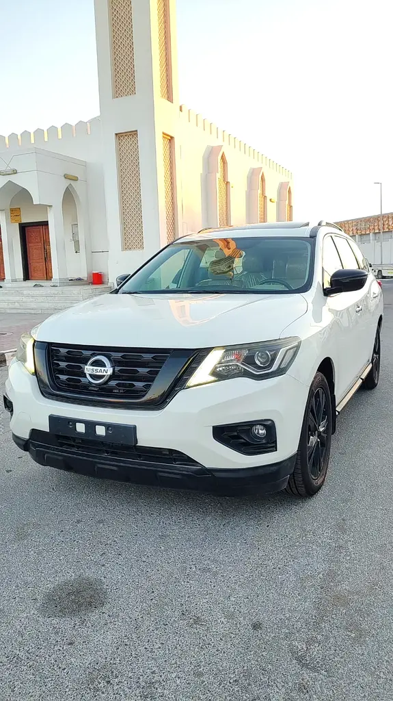 Nissan Pathfinder 2019 — photo 1 of 20