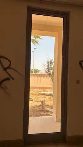 Large Aluminum  Glass Door - Excellent
Condition ✨