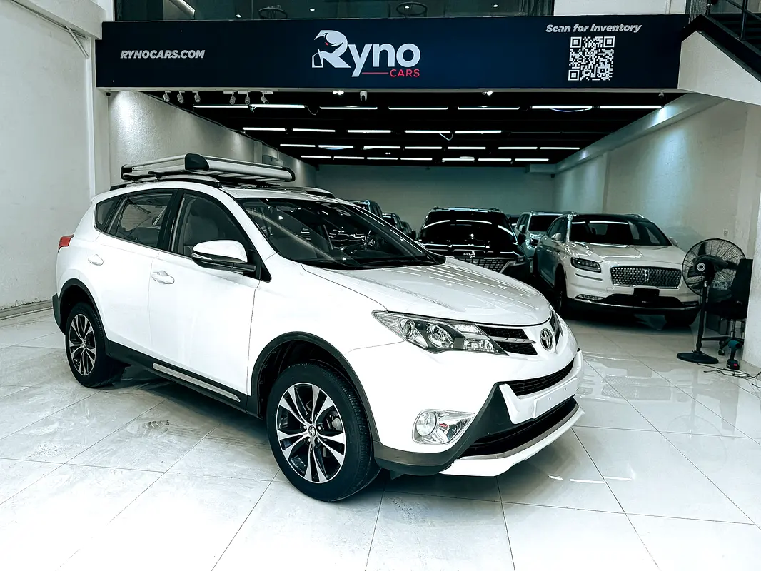 Toyota Rav 4 2015 — photo 1 of 18