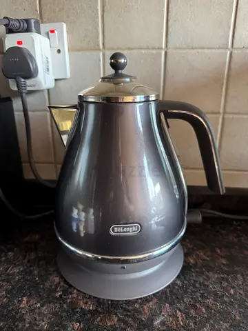 DeLonghi electric kettle
