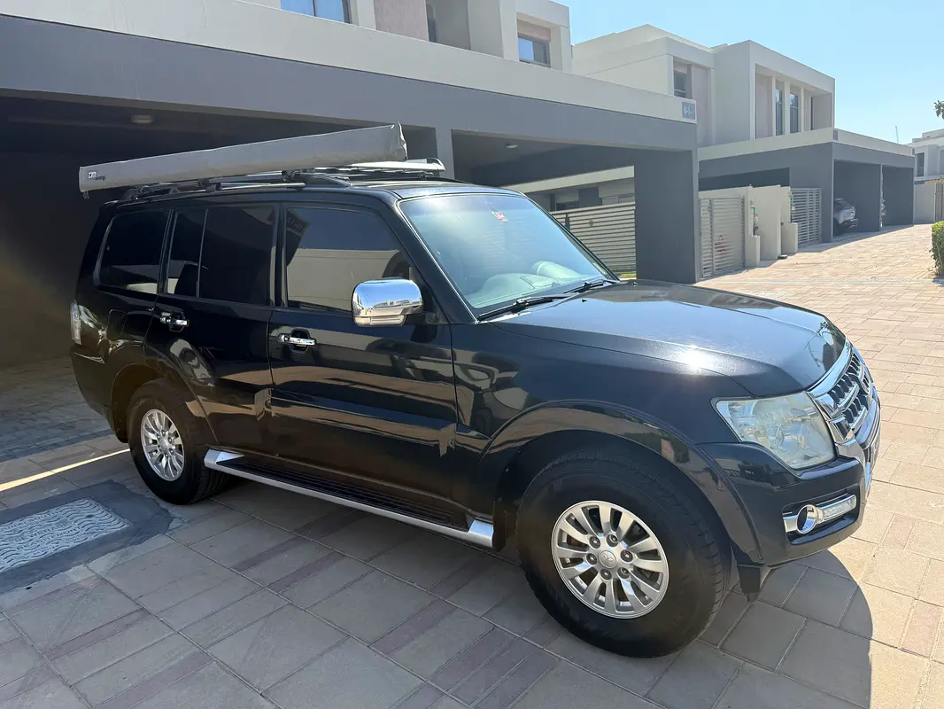 Mitsubishi Pajero 2015 — photo 1 of 9