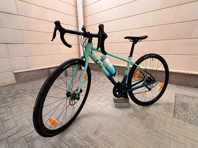 Liv Avail AR 3 Lightweight Roadbike. Size: XS. Mint green, great condition