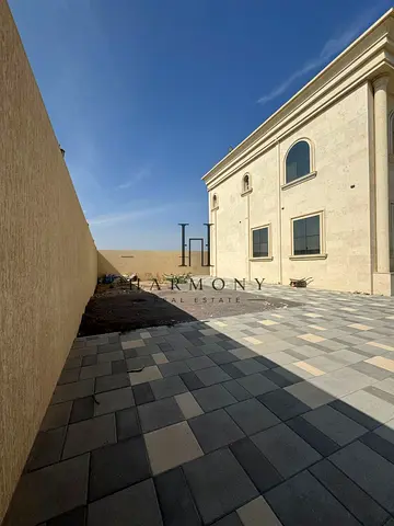 Grand Layout Villa | Staff Accommodation | Spacious Multi-Zone Living | Private Yard