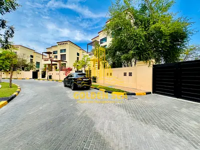 BRIGHT N SUNNY| SPECIOUS ROOM| COVERED PARKING| SHARED AMENITIES