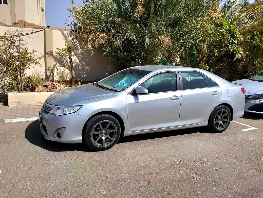 Toyota Camry 2015 — photo 1 of 4