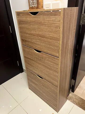 Shoe cabinet with 3 drawers