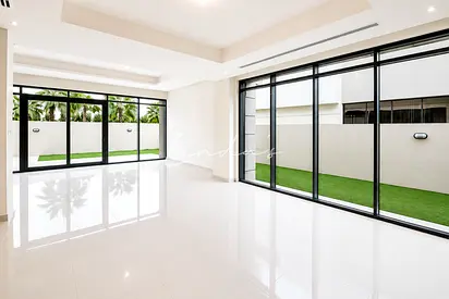 Landscaped Garden | Corner Unit | Prime Flora