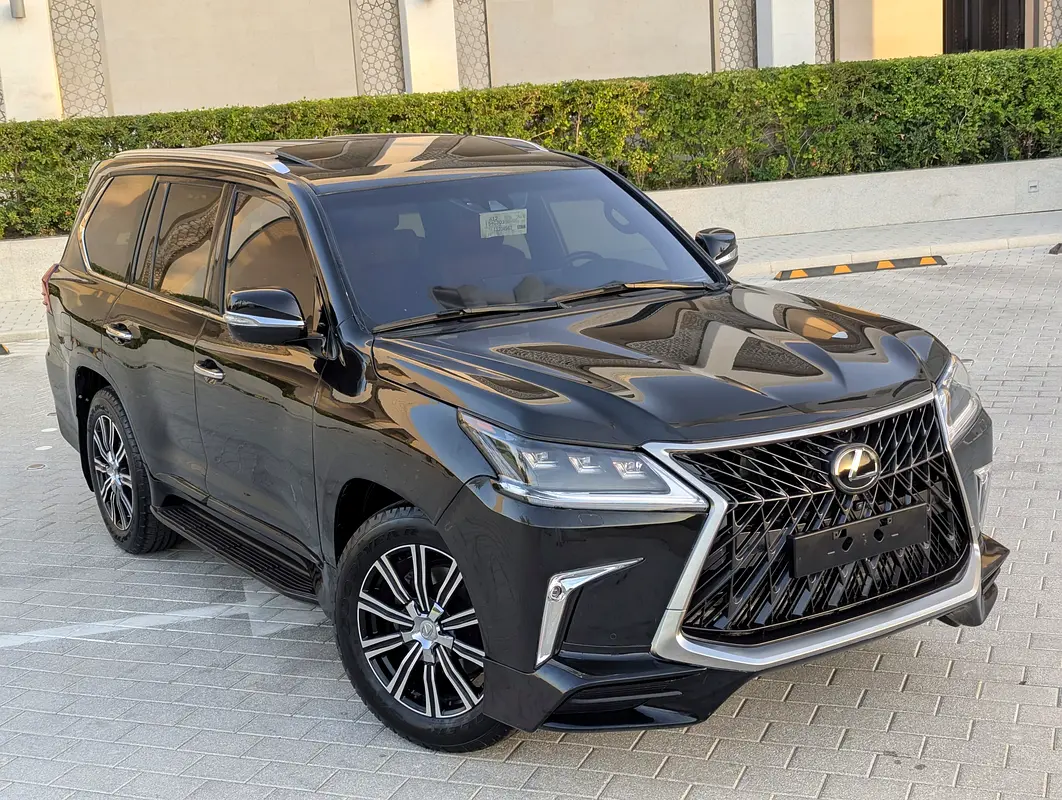 Lexus LX-Series 2018 — photo 1 of 20