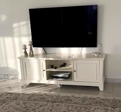 White wooden TV cabinet / entertainment console - good condition