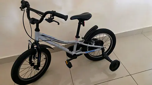 Kids 16-inch bicycle with training wheels - excellent condition