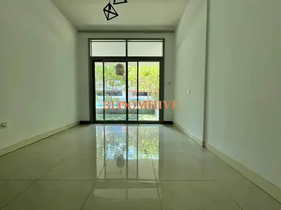 Distress Deal in The Market Pool View 2BHK Fitted Kitchen Vacant
