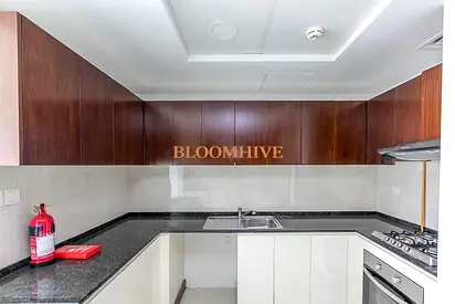 Distress Deal in The Market Pool View 2BHK Fitted Kitchen Vacant