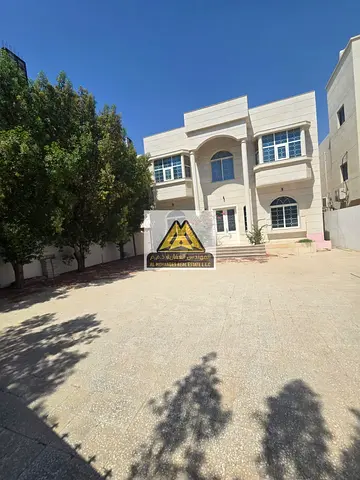 A distinctive villa in Al Muwaihat 1, Ajman A spacious villa with an area of ​​5000 square feet, co