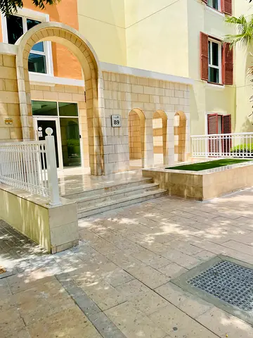 1 BHK Top Floor on Street 4 near to Metro Station Direct From Landlord!