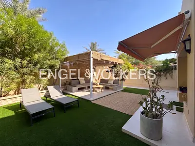 Corner Plot | Landscaped | Single Row