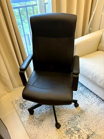 Black ergonomic office chair with armrests and wheels - good condition