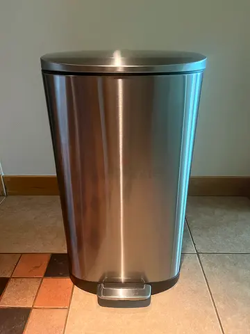 Large pedal bin