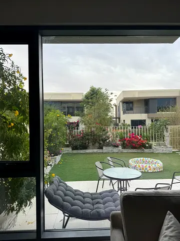 Outdoor table chairs
