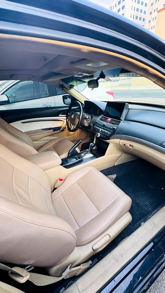 Honda Accord 2009 — photo 1 of 12